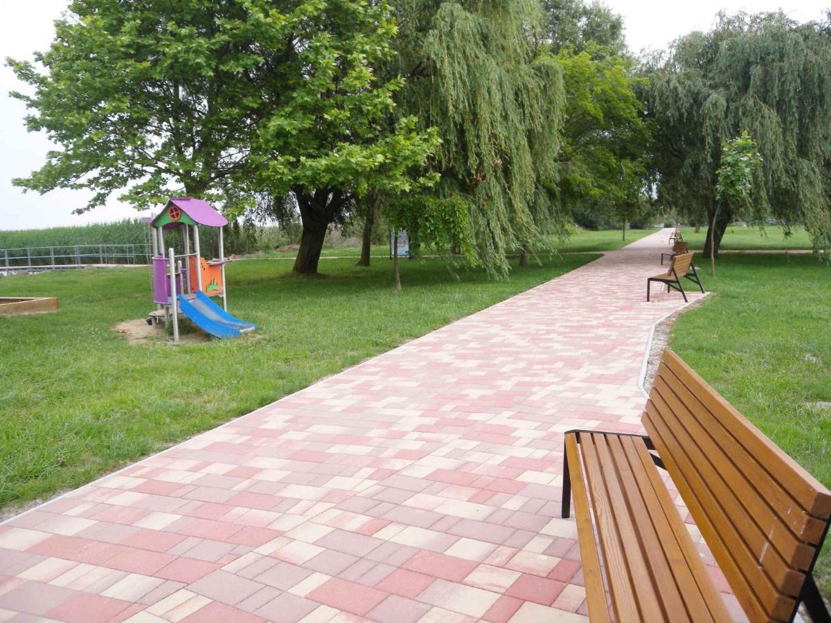 Holiday Home In Balatonmariafuerdo 19327 Balatonkeresztúr Kültér fotó
